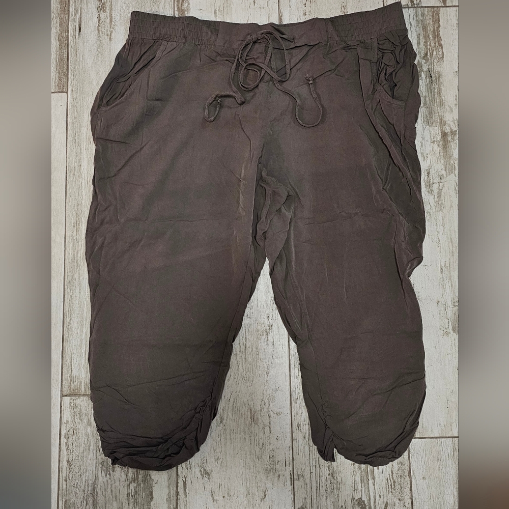 Lane Bryant Dark Brown Capri Pants 22/24